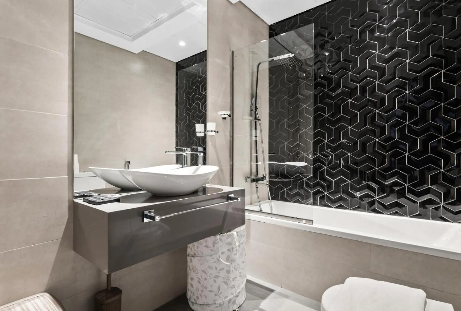Sleek 1-Bedroom Apartment -Ag Tower, Business Bay Dubaj 0*,