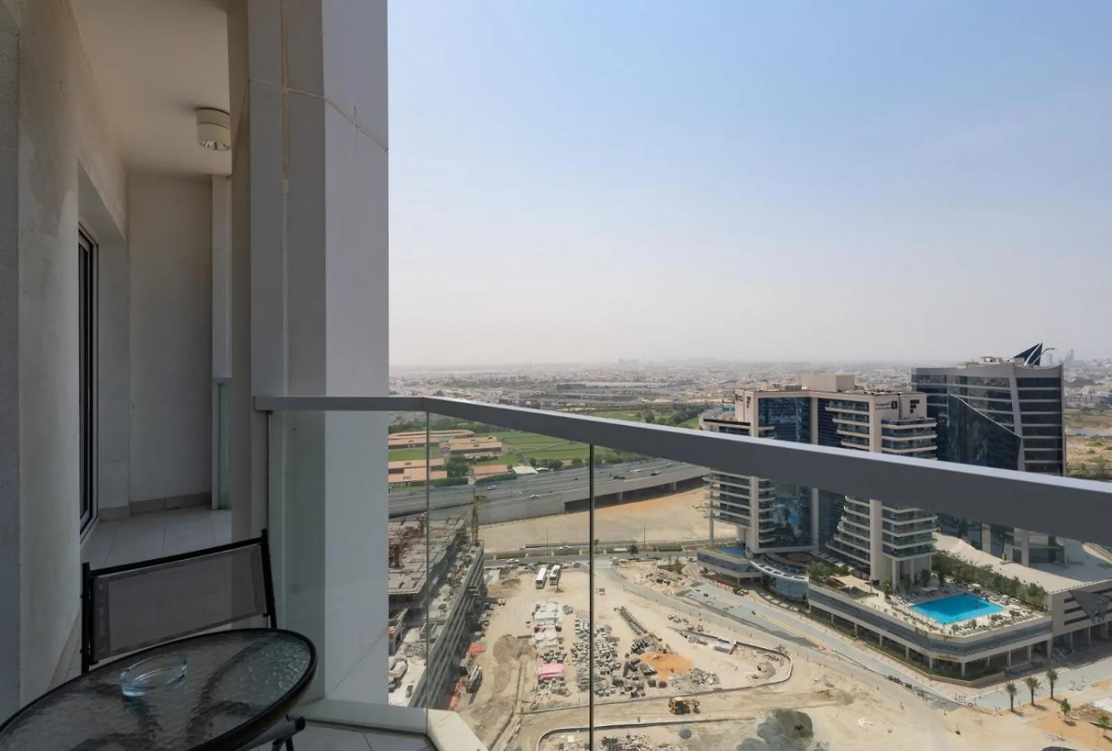 Sleek 1-Bedroom Apartment -Ag Tower, Business Bay Dubaj 0*,